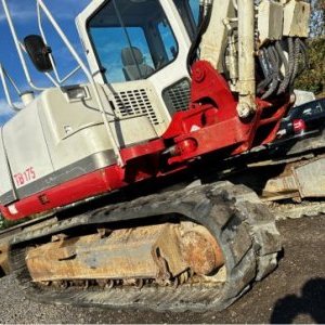 foto 7.4t Takeuchi TB175 excavator crawled rubber
